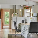 Jenny - 140m From The Sea By Interhome